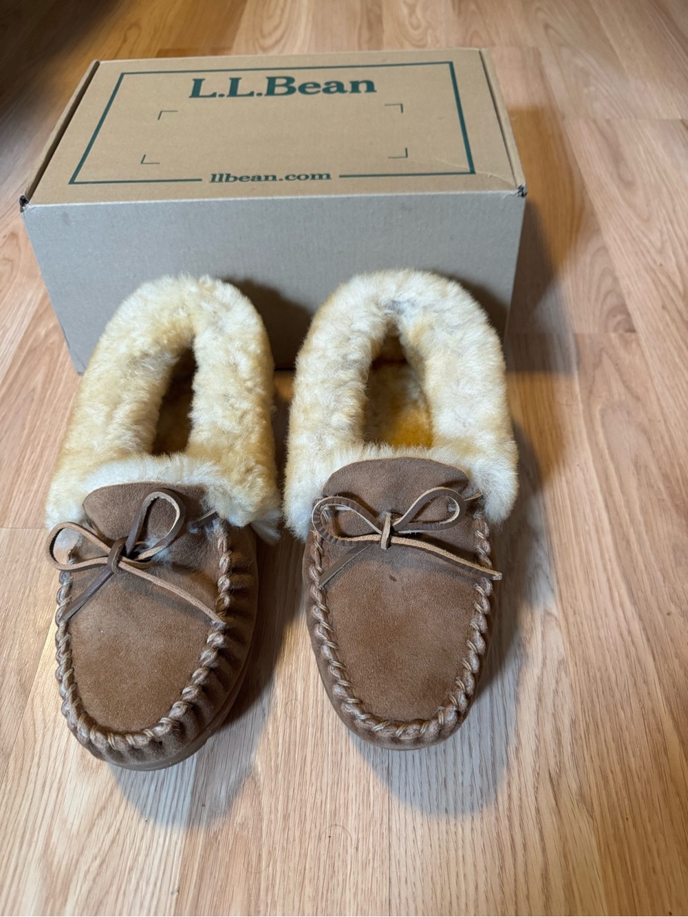Brand New L.L. Bean Woman’s Wicked Good Brown Moccasin Slippers with Cream